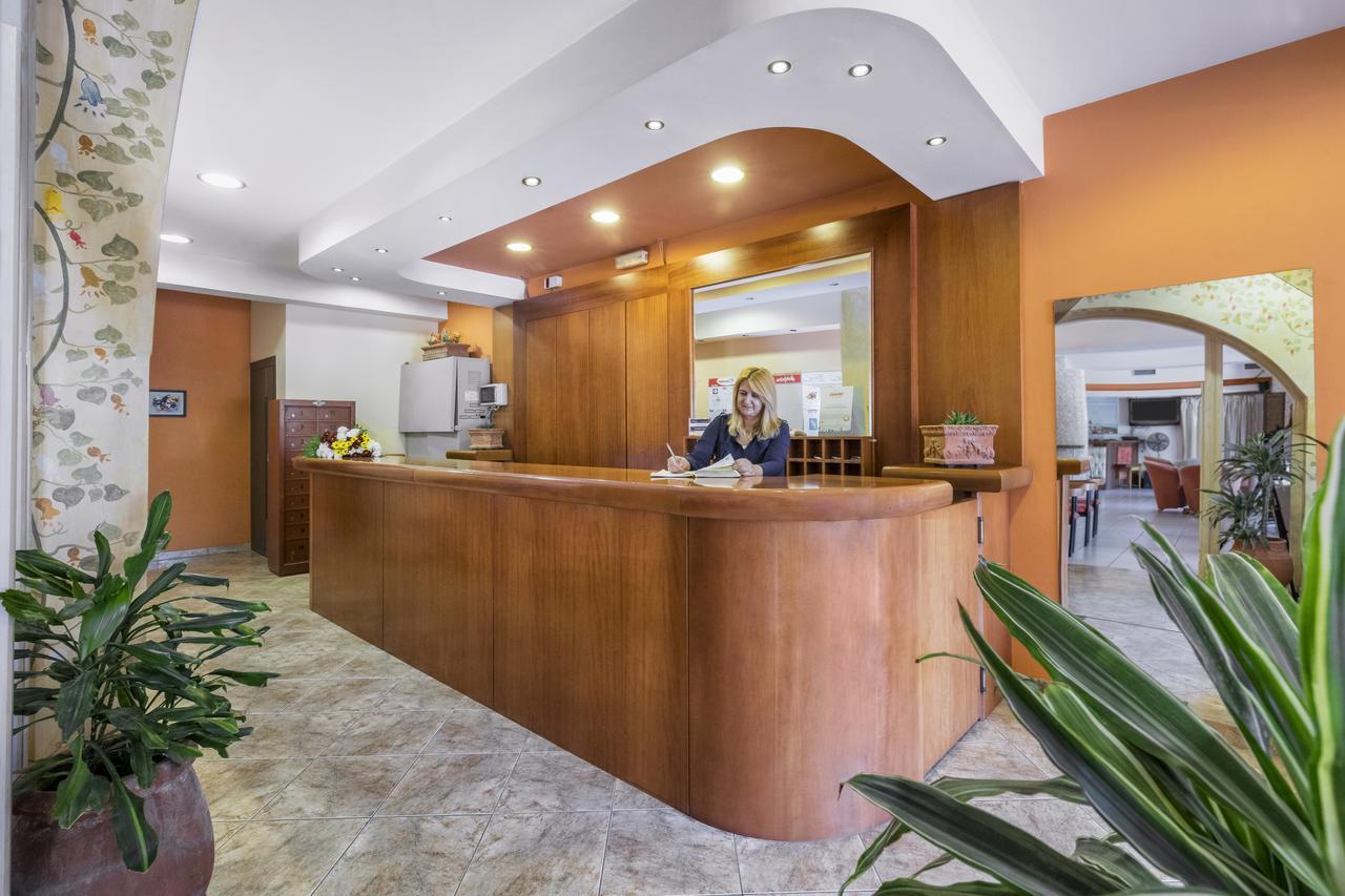 Alea Hotel Apartments Lalyssos Eksteriør billede