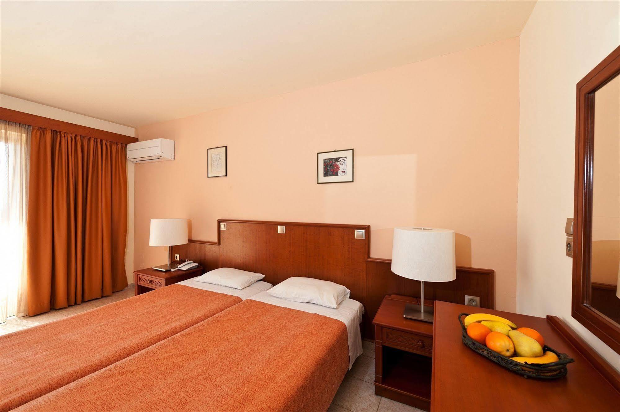 Alea Hotel Apartments Lalyssos Eksteriør billede
