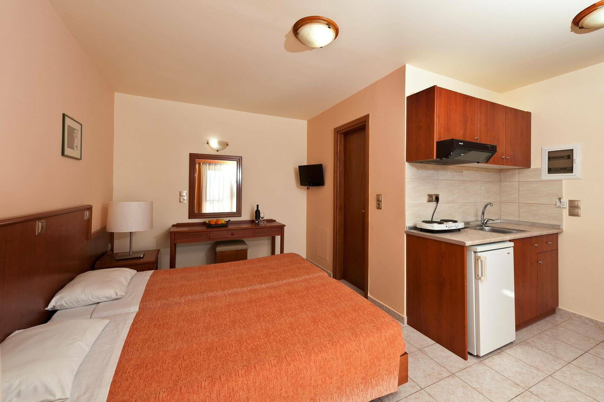 Alea Hotel Apartments Lalyssos Eksteriør billede
